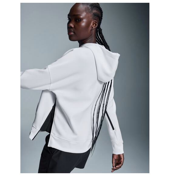 NWT On Cloud Focus Tech Hoodie Size Small - Picture 3 of 16